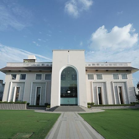 Nirmal Hotel And Resort Bareilly Bagian luar foto