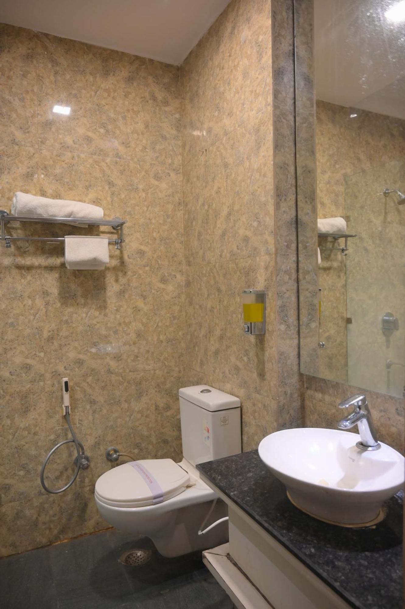 Nirmal Hotel And Resort Bareilly Bagian luar foto