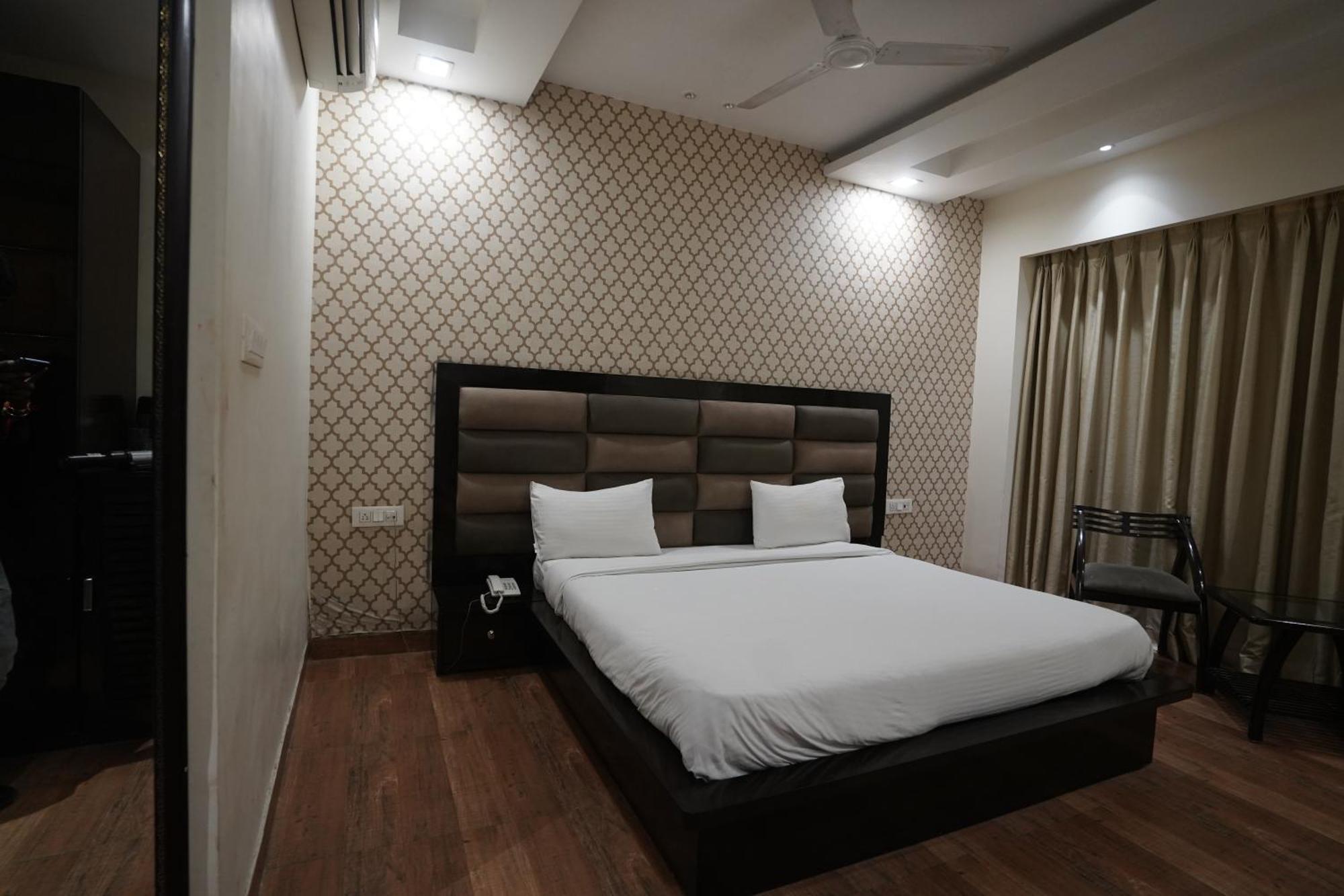 Nirmal Hotel And Resort Bareilly Bagian luar foto