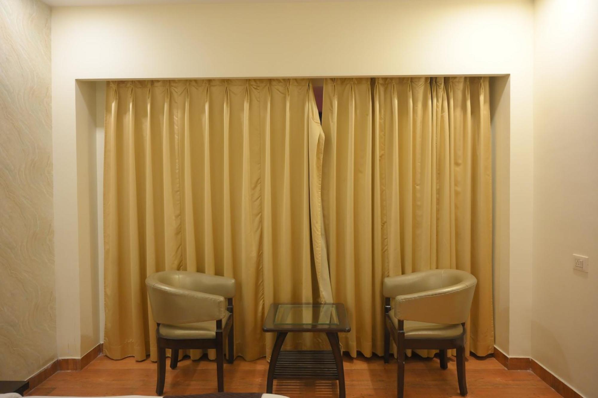 Nirmal Hotel And Resort Bareilly Bagian luar foto