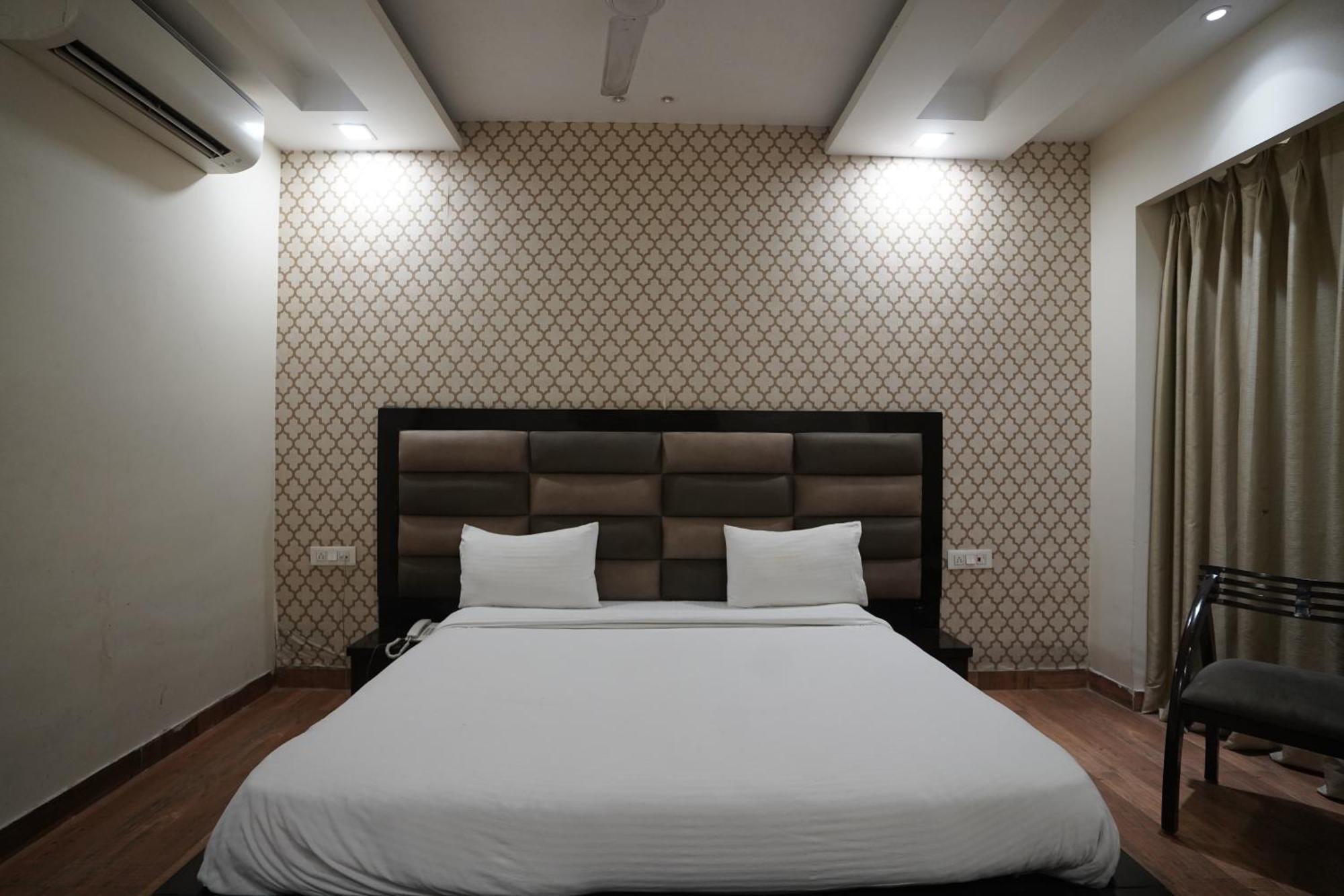 Nirmal Hotel And Resort Bareilly Bagian luar foto