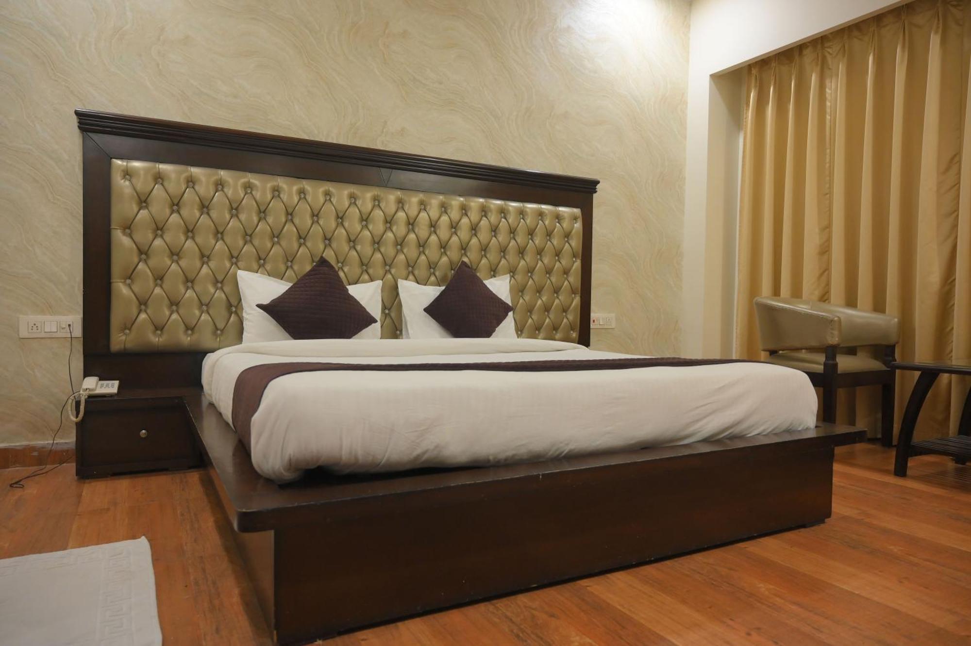 Nirmal Hotel And Resort Bareilly Bagian luar foto