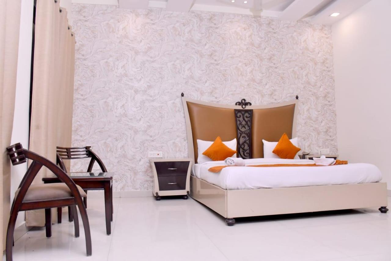 Nirmal Hotel And Resort Bareilly Bagian luar foto