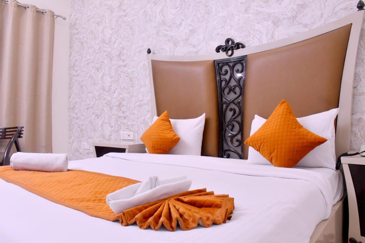 Nirmal Hotel And Resort Bareilly Bagian luar foto