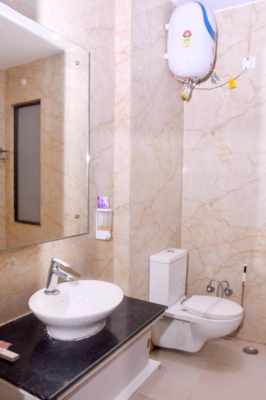 Nirmal Hotel And Resort Bareilly Bagian luar foto