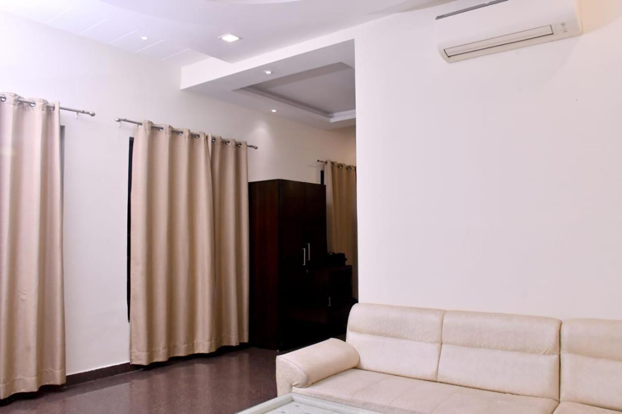 Nirmal Hotel And Resort Bareilly Bagian luar foto