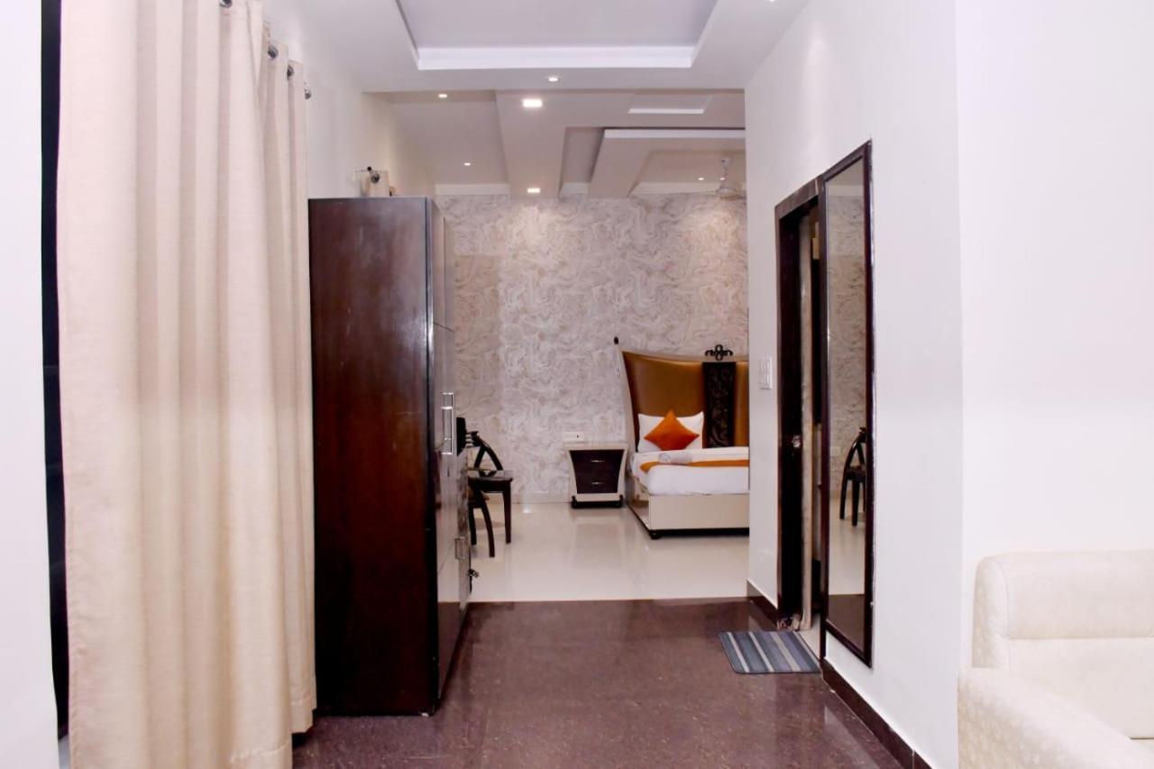 Nirmal Hotel And Resort Bareilly Bagian luar foto