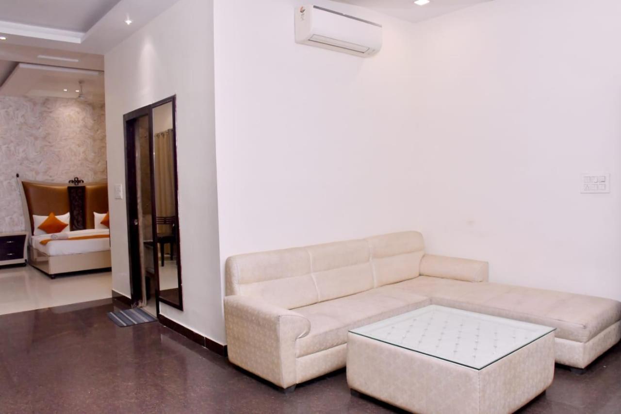 Nirmal Hotel And Resort Bareilly Bagian luar foto