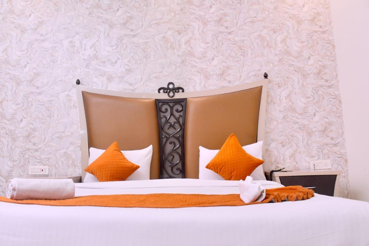 Nirmal Hotel And Resort Bareilly Bagian luar foto