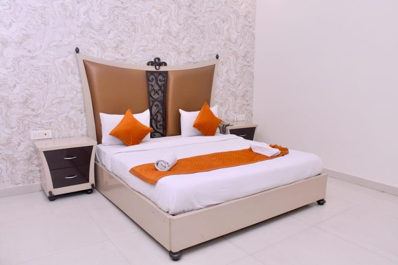 Nirmal Hotel And Resort Bareilly Bagian luar foto