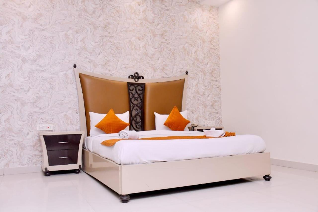 Nirmal Hotel And Resort Bareilly Bagian luar foto