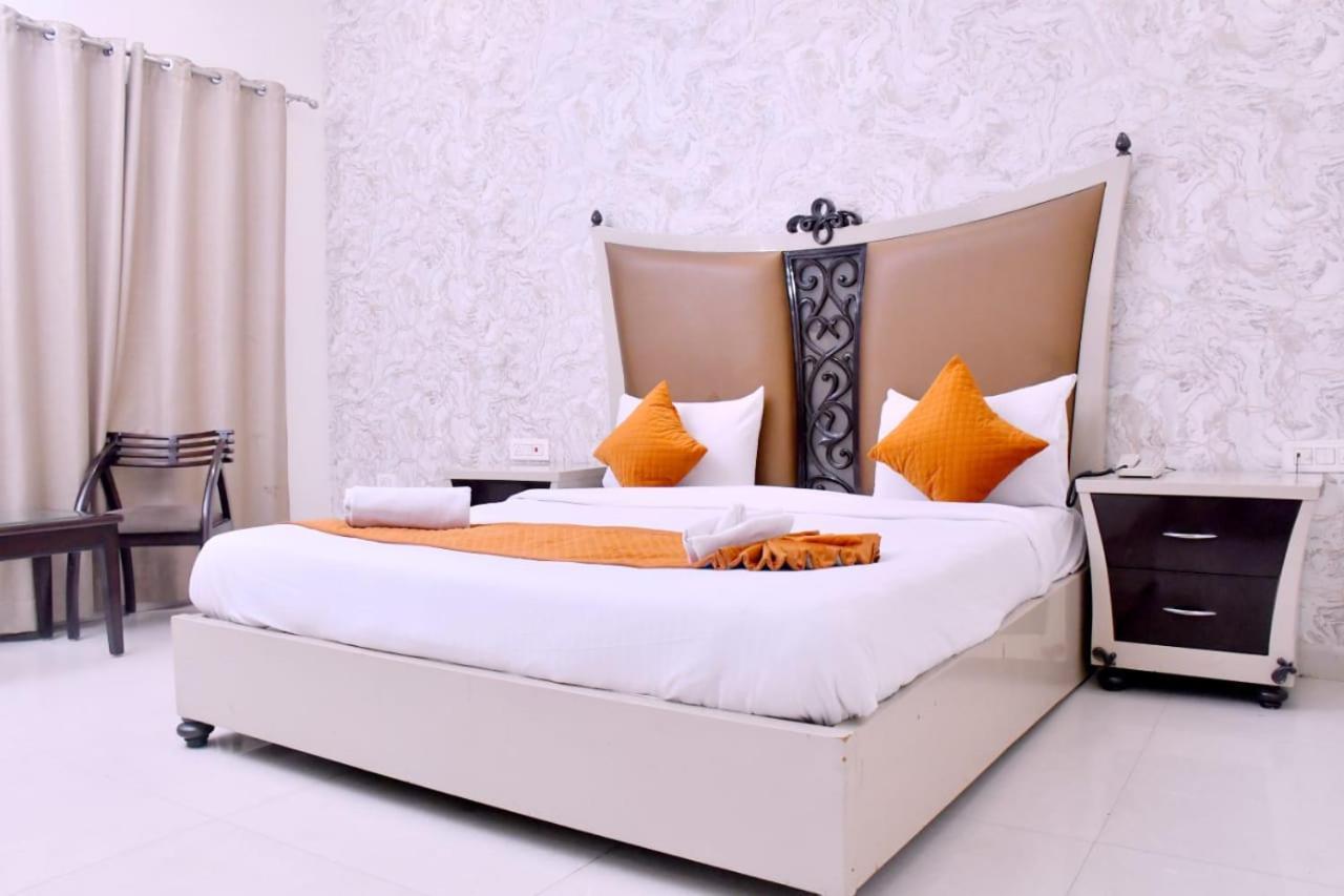 Nirmal Hotel And Resort Bareilly Bagian luar foto