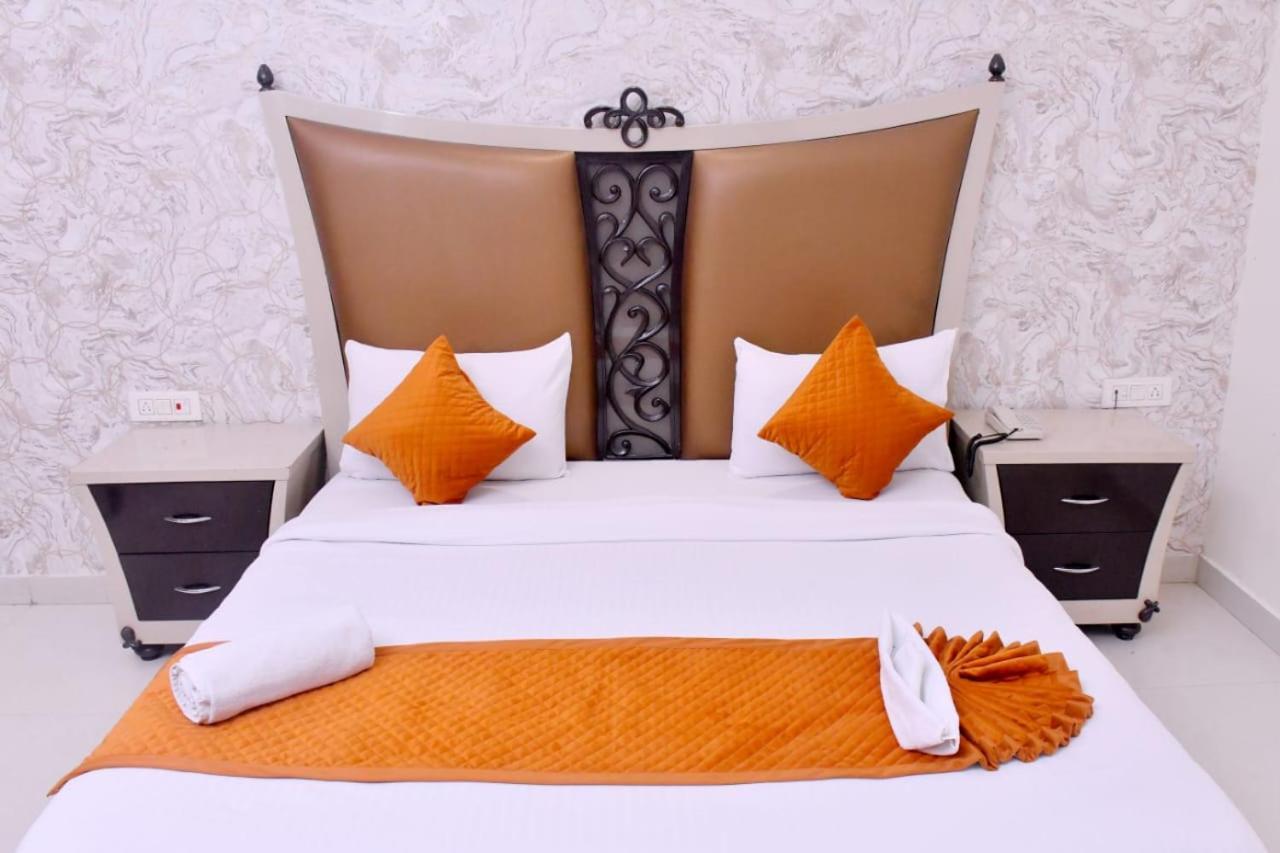 Nirmal Hotel And Resort Bareilly Bagian luar foto