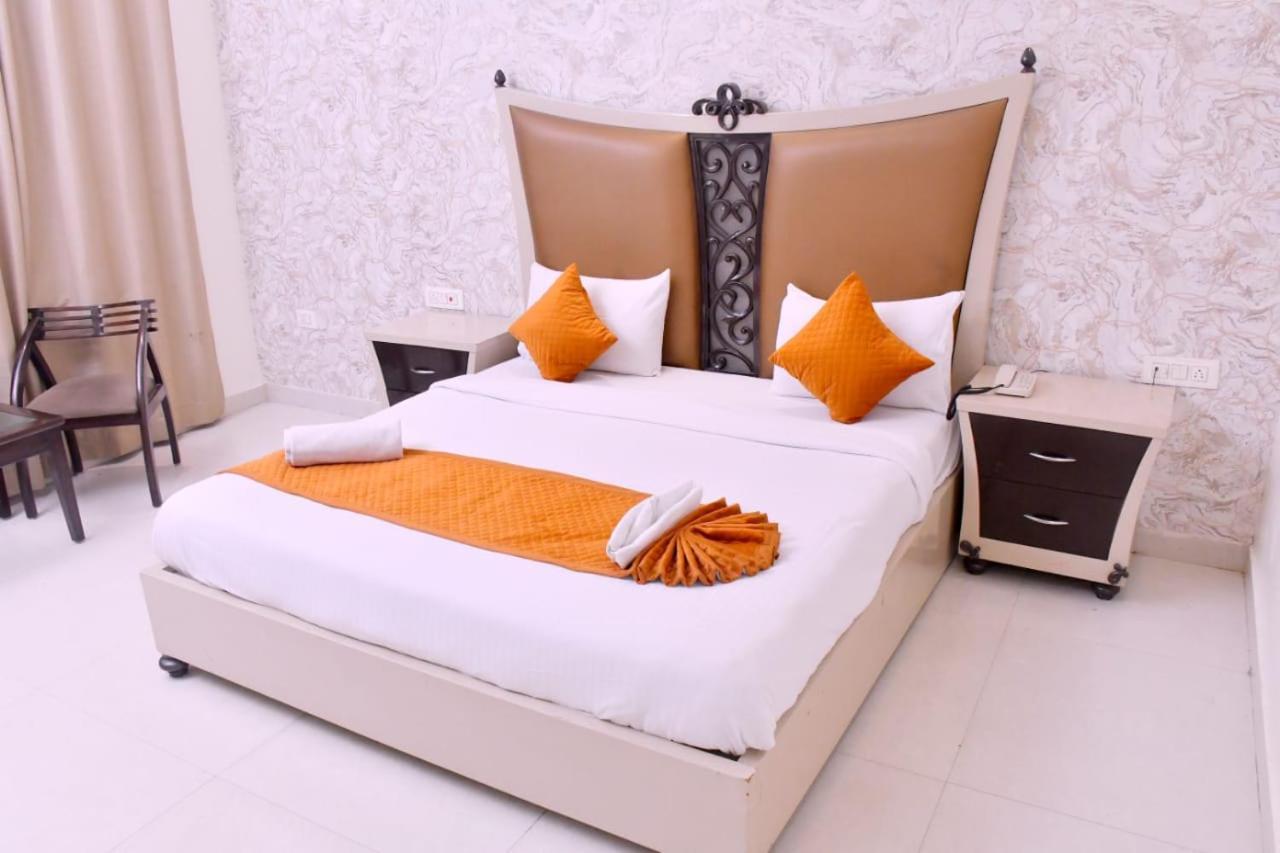 Nirmal Hotel And Resort Bareilly Bagian luar foto