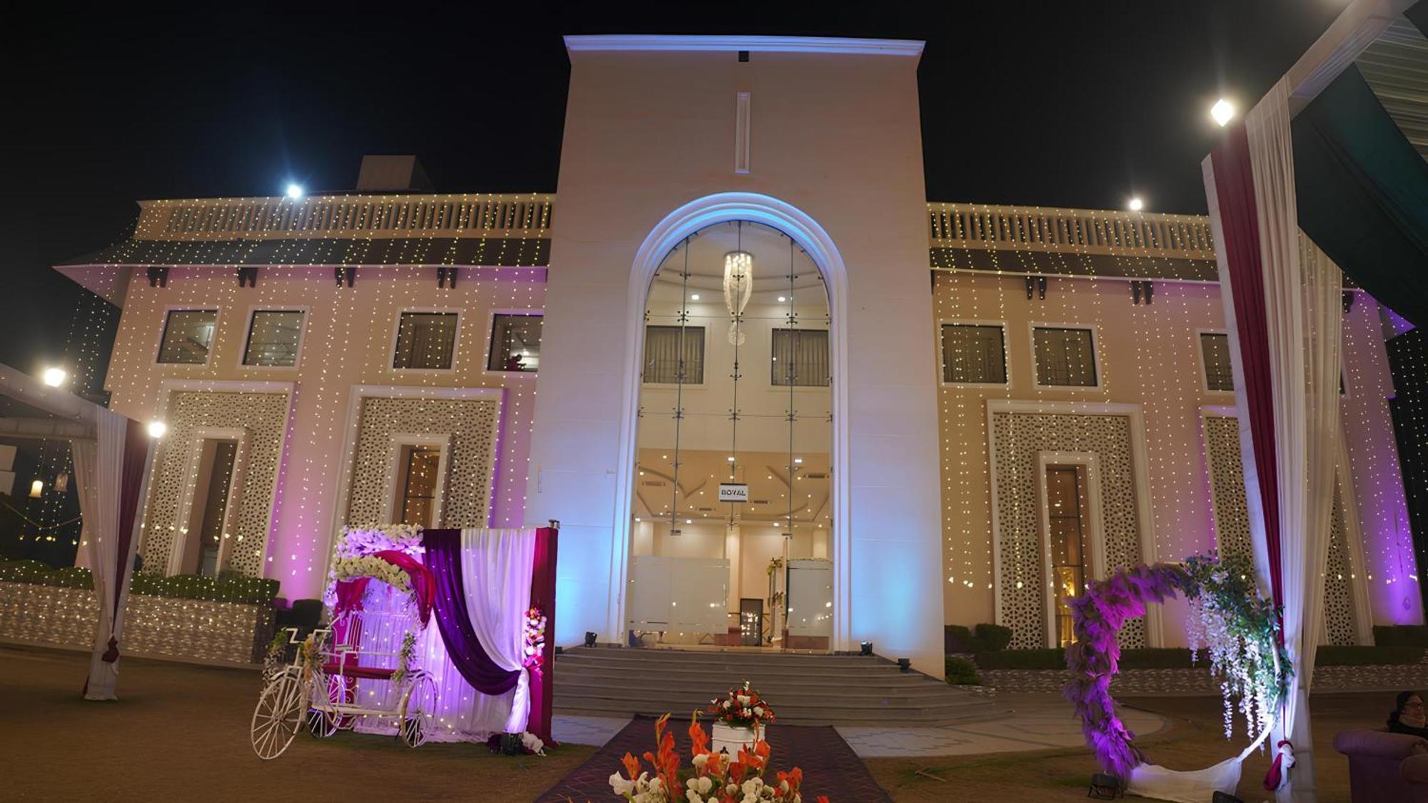 Nirmal Hotel And Resort Bareilly Bagian luar foto