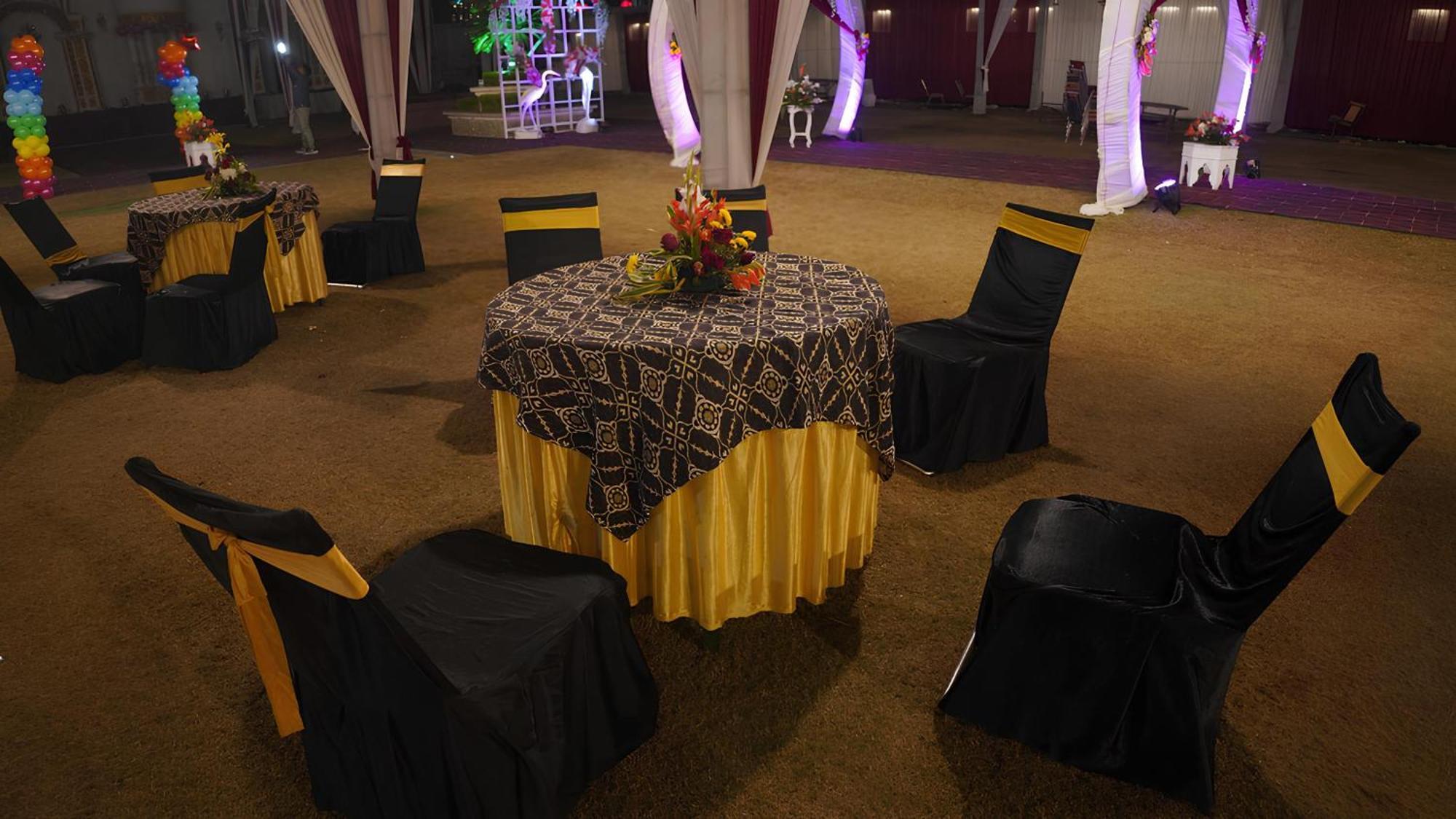 Nirmal Hotel And Resort Bareilly Bagian luar foto