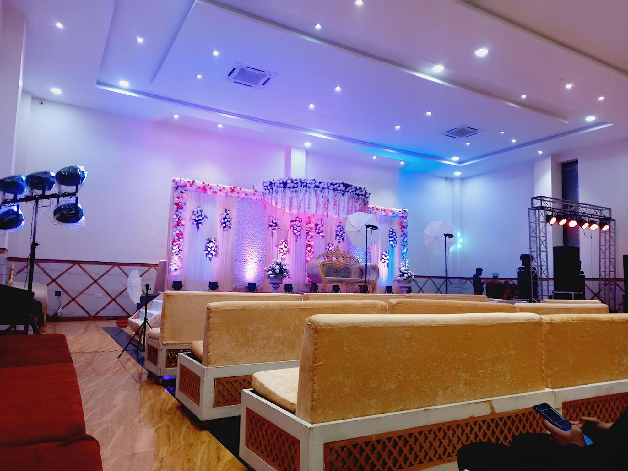 Nirmal Hotel And Resort Bareilly Bagian luar foto