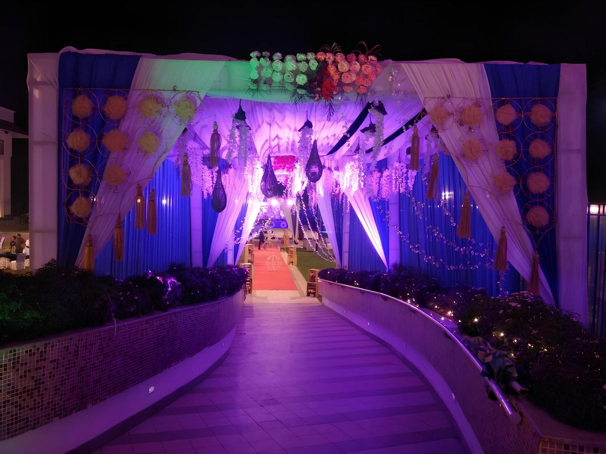 Nirmal Hotel And Resort Bareilly Bagian luar foto
