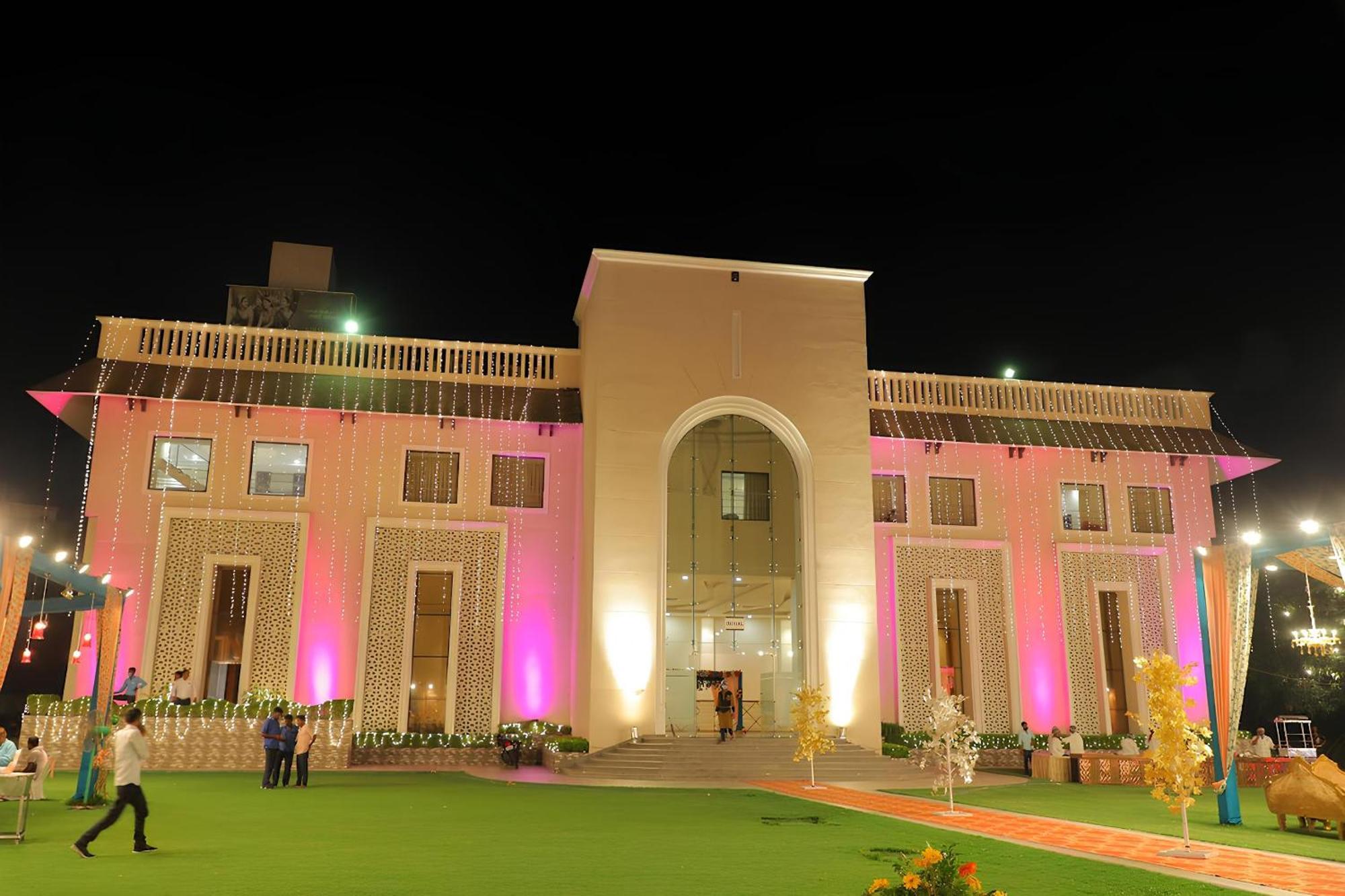 Nirmal Hotel And Resort Bareilly Bagian luar foto