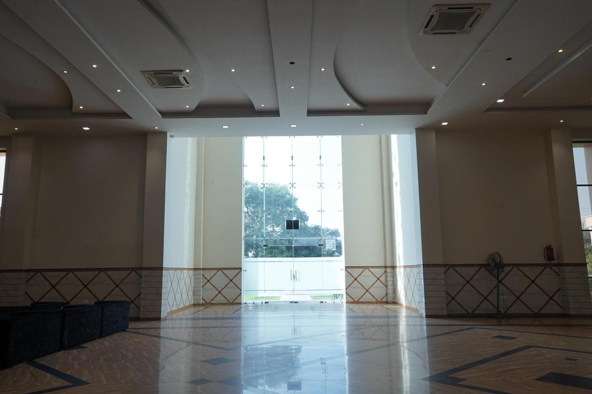 Nirmal Hotel And Resort Bareilly Bagian luar foto
