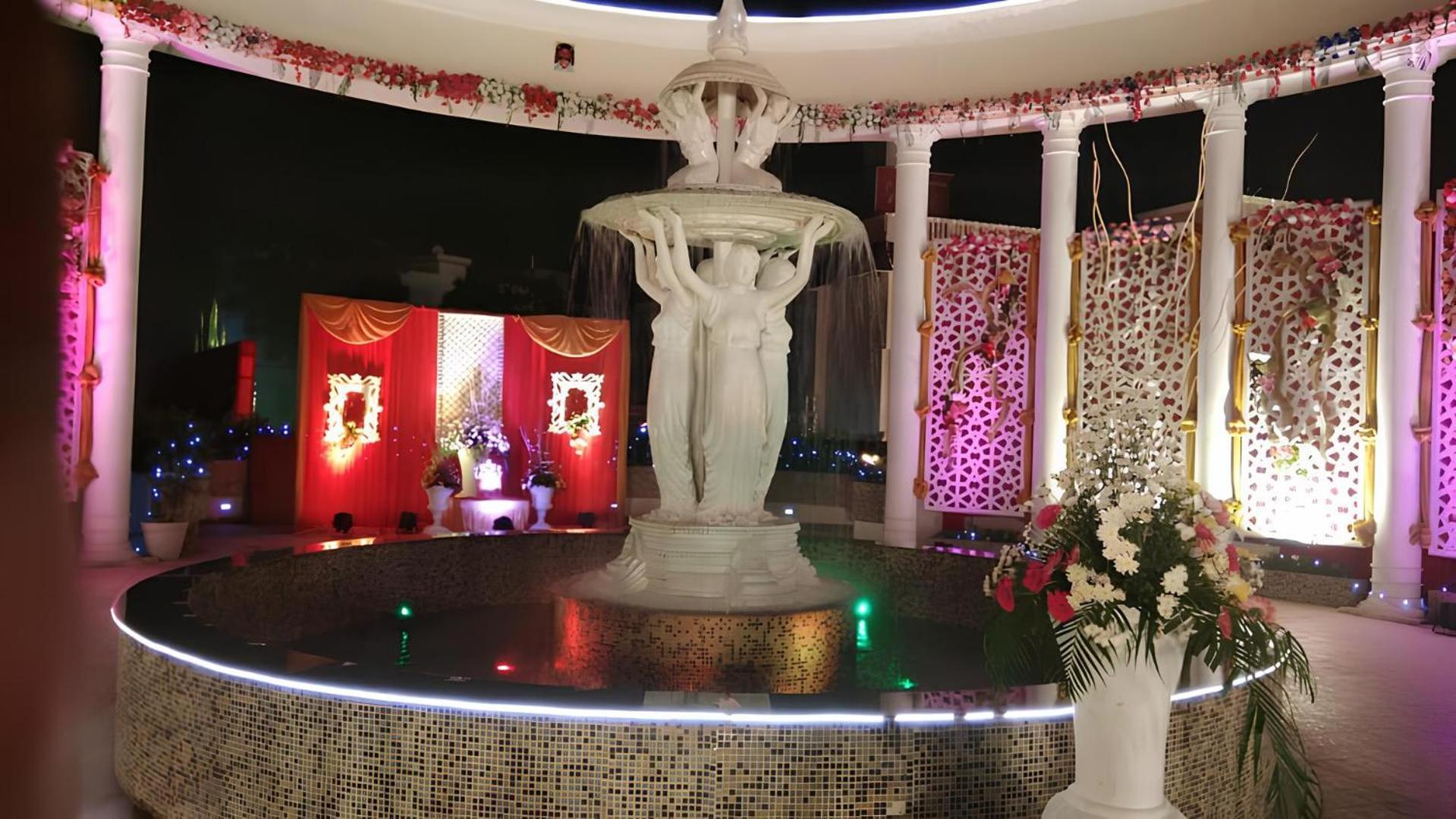 Nirmal Hotel And Resort Bareilly Bagian luar foto