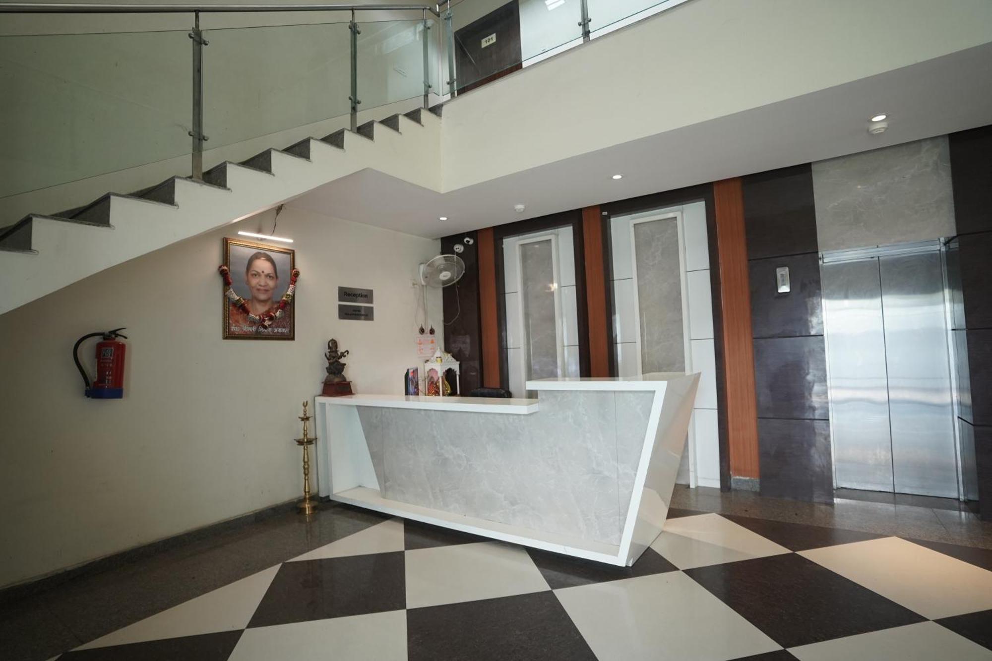 Nirmal Hotel And Resort Bareilly Bagian luar foto