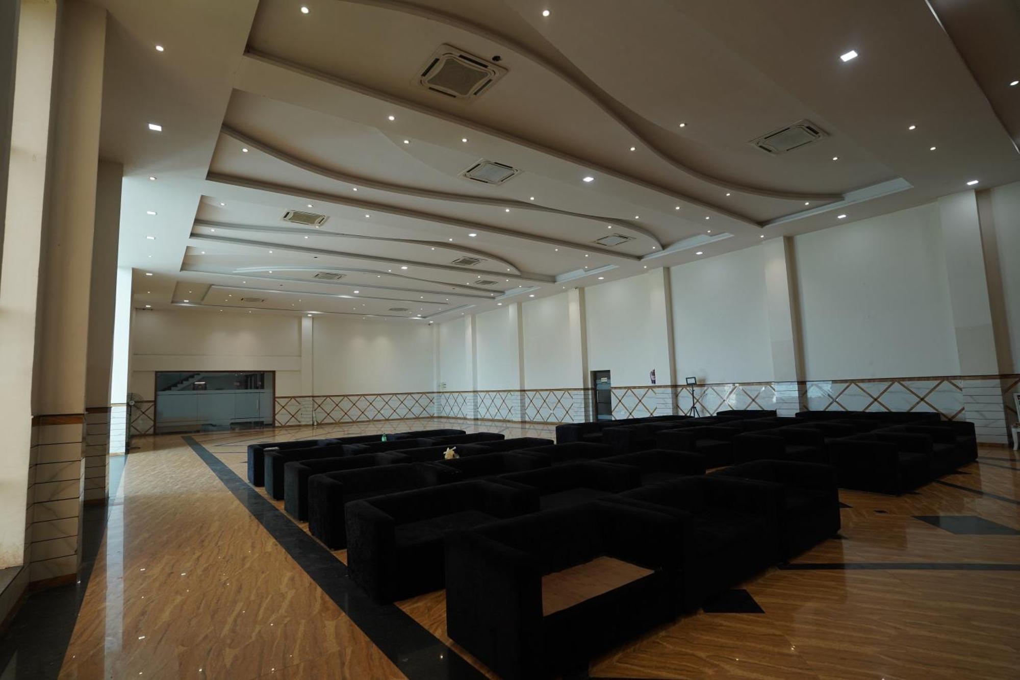 Nirmal Hotel And Resort Bareilly Bagian luar foto