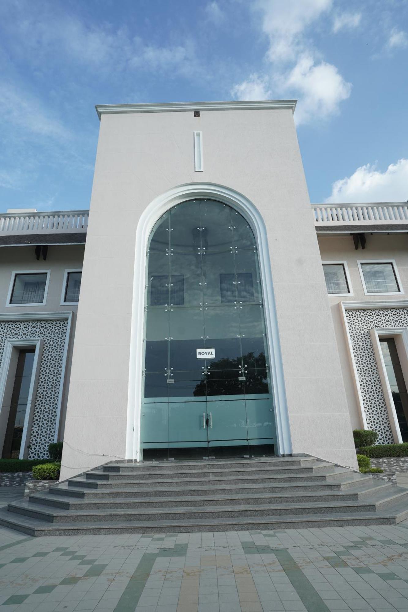Nirmal Hotel And Resort Bareilly Bagian luar foto