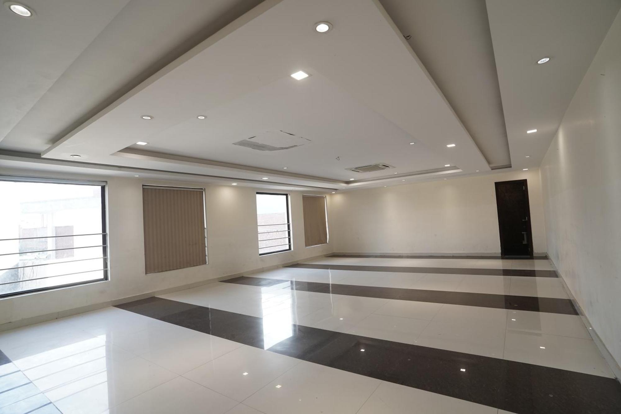 Nirmal Hotel And Resort Bareilly Bagian luar foto