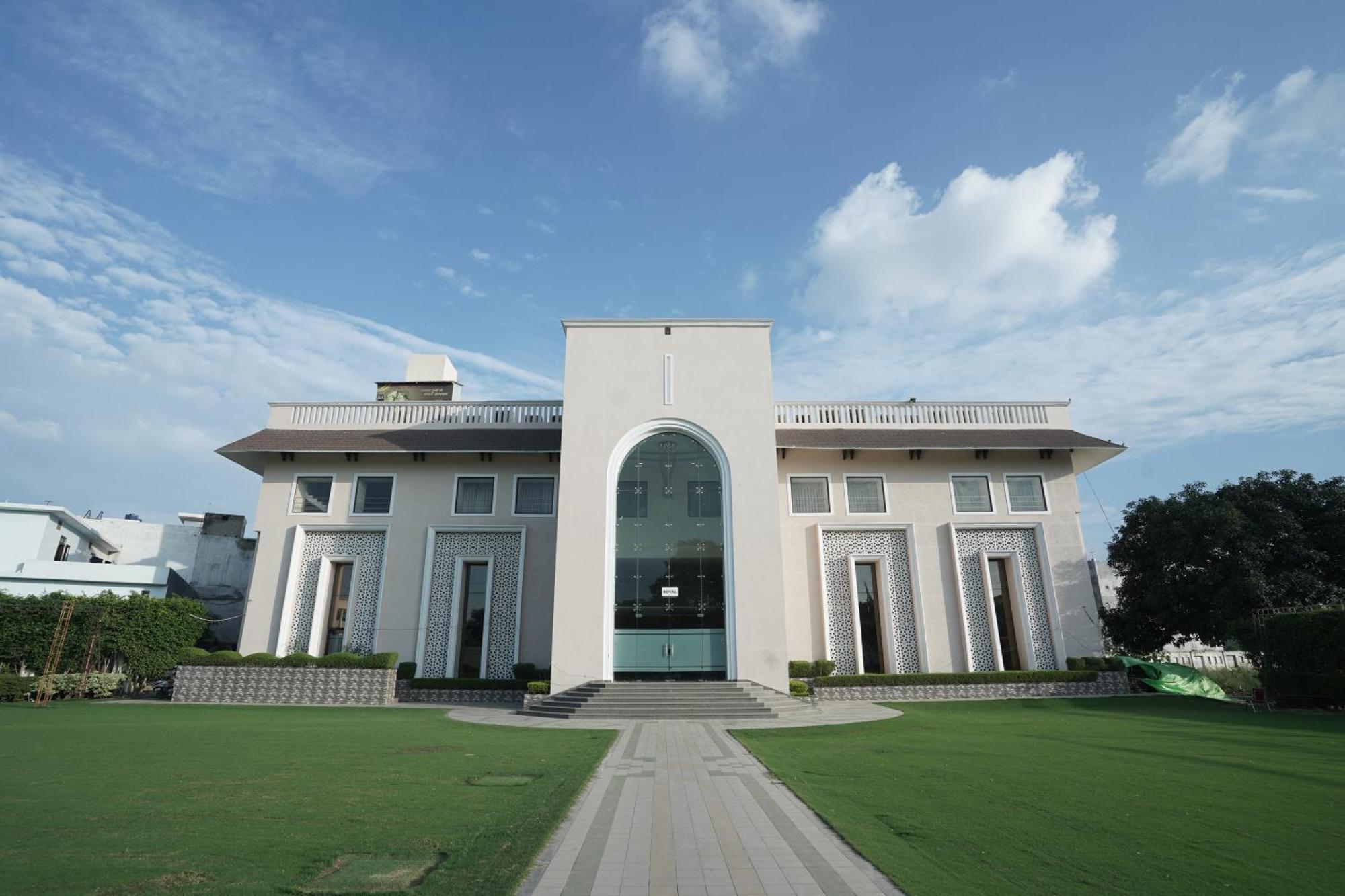 Nirmal Hotel And Resort Bareilly Bagian luar foto